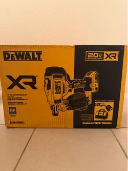 NEW DEWALT 20V XR Roofing Nailer Kit DCN45RND1 (Factory Sealed)