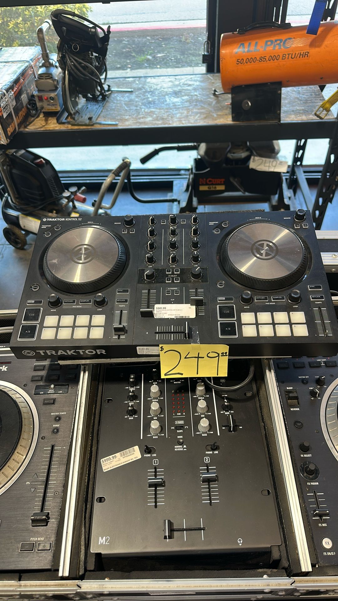 TRAKTOR  DJ CONTROLLER