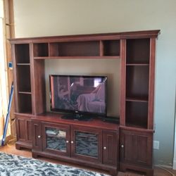 Tv Stand in Excellent condition