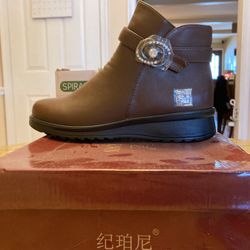 Women’s Brown Leather  Boots