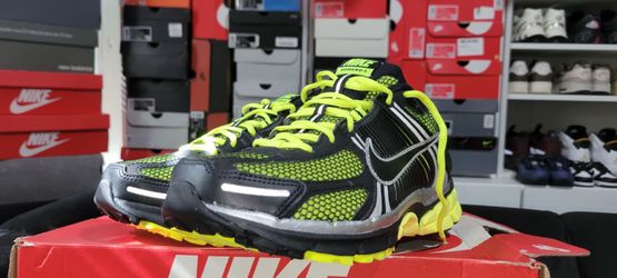 Brand New Mens Nike size 9 (10.5 womens)