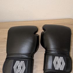 ONX X-4 Boxing Bag Gloves  Black 12oz