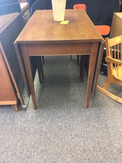 Drop leaf table
