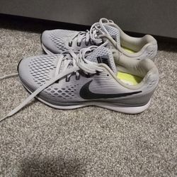 Nike WOMENS Size 7 New 