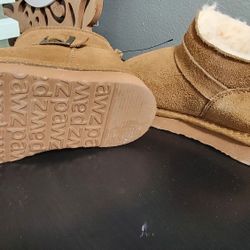 Like  New Girls Boots 