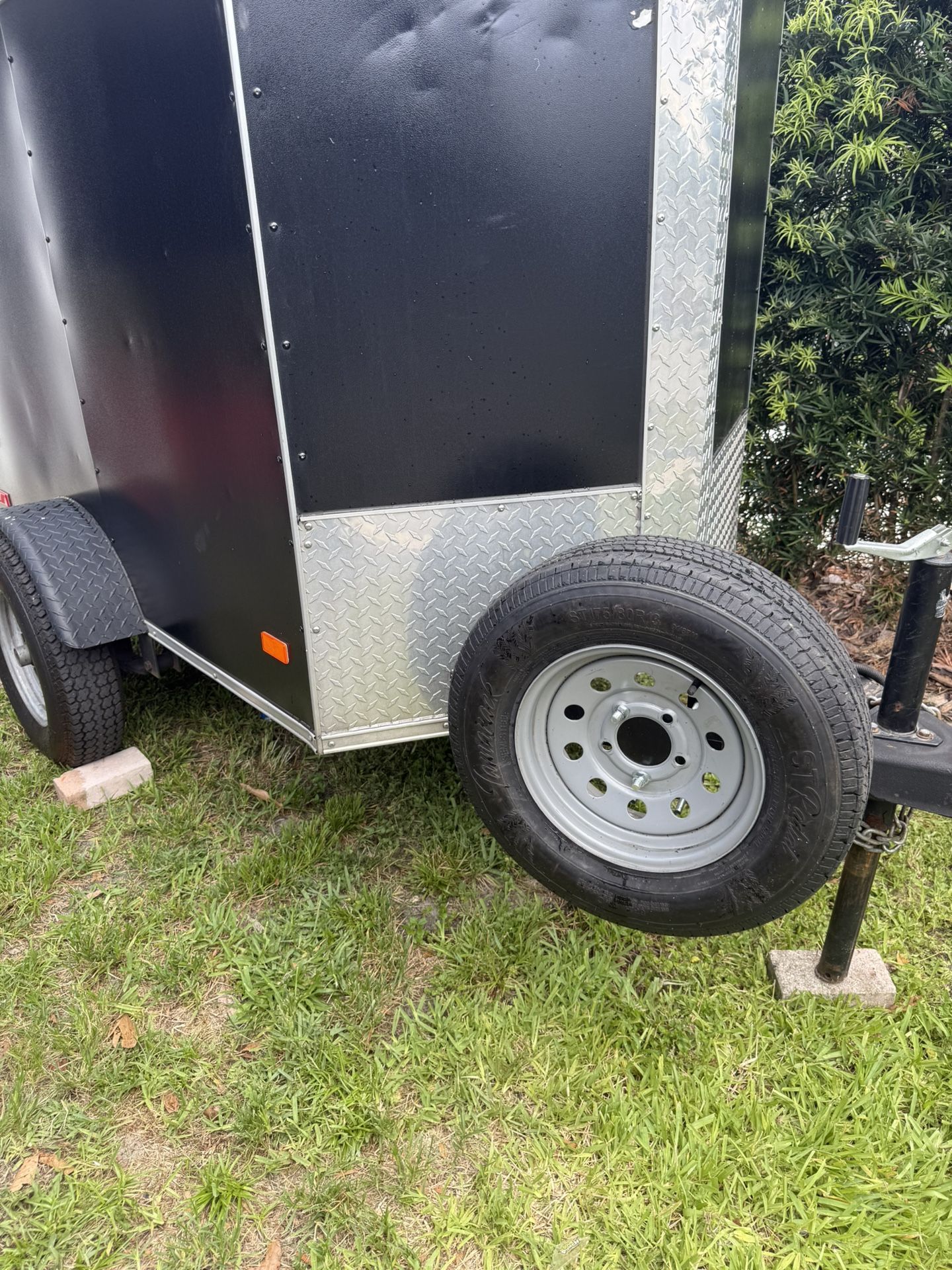 Enclosed v Nose Trailer