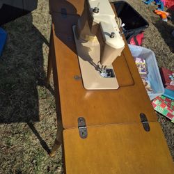 1930s Antique Singer Sewing machine In Table 