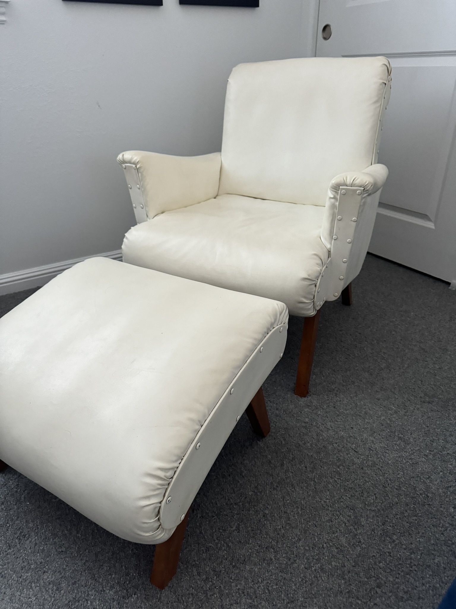 Vintage MCM office/lounge chair with ottoman