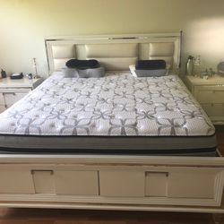 King size bedroom set with dressers nightstand