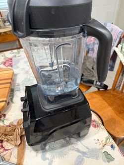 Vitamix blender e320 with 64oz container