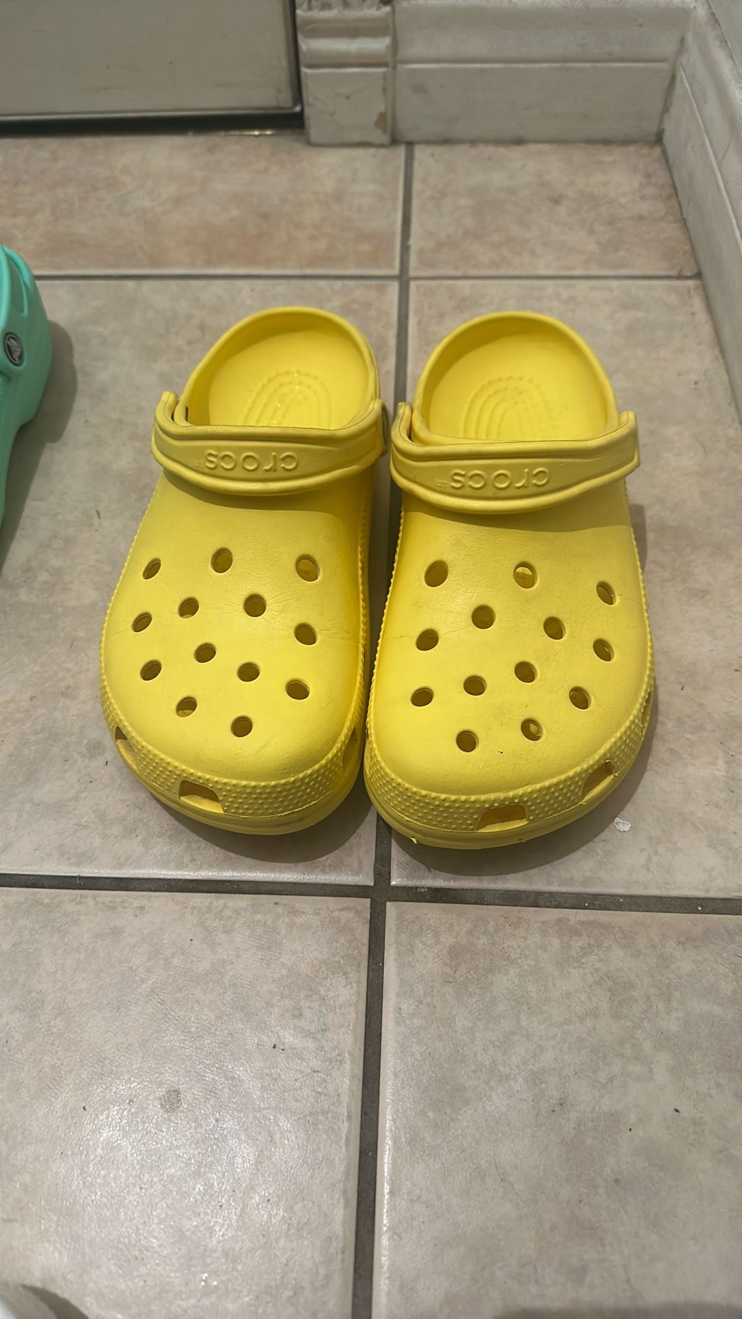 Croc Unisex  Bright Yellow W11 M9