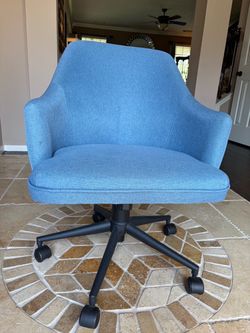 1 Beautiful Blue Rotating Height Adjusting Wheeled Desk Chairs