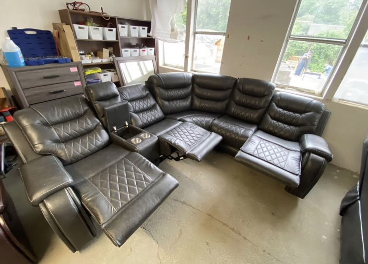 FREE DELIVERY AND INSTALLATION - Brand New (Grey Or Black) RECLINING SECTIONAL