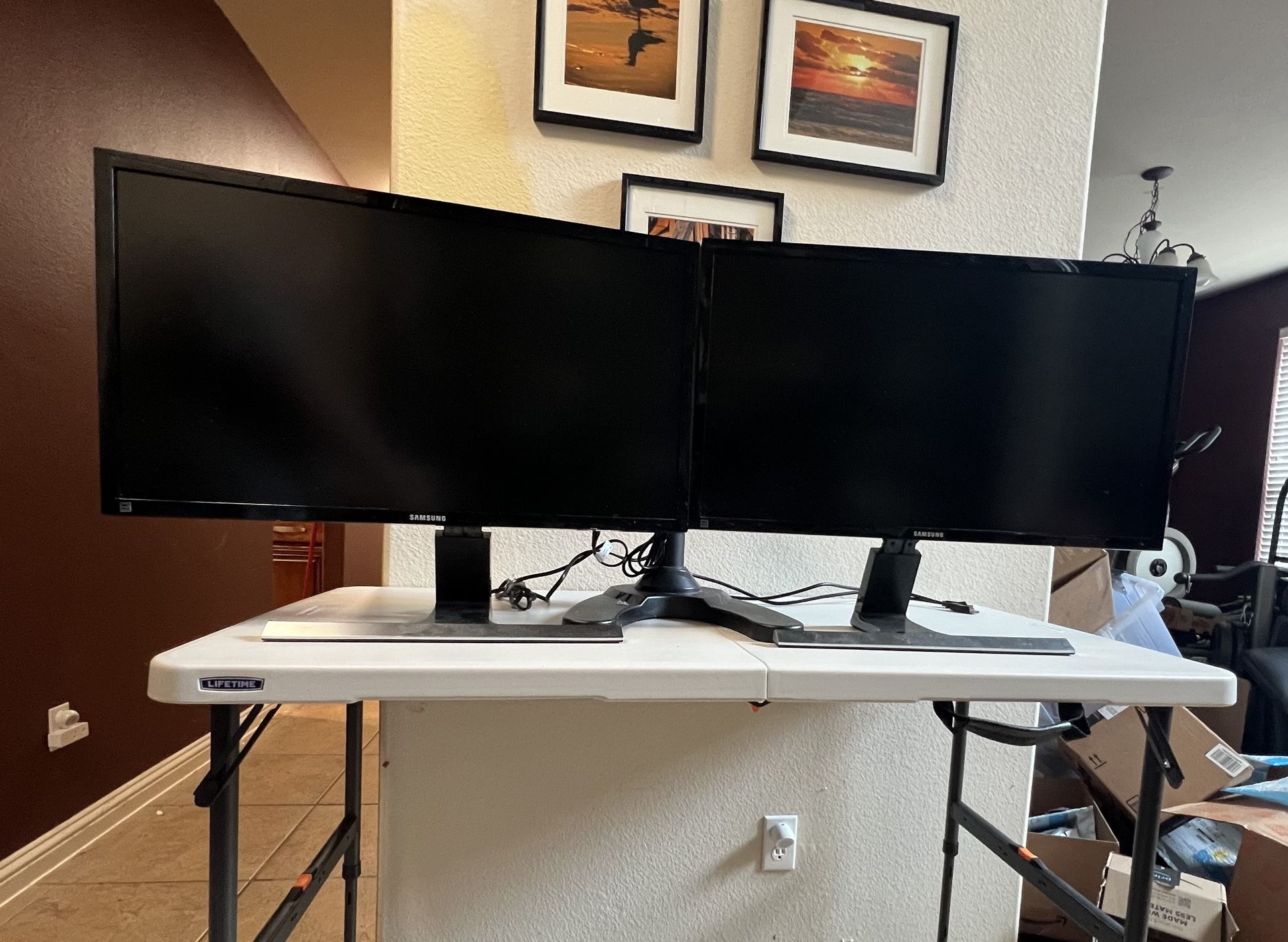 2 Samsung 28" 4k monitors