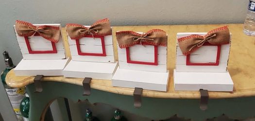 4 Christmas stocking holders