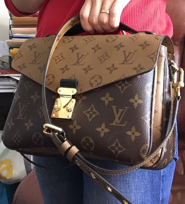 Louis Vuitton Pochette Metis for Sale in Frankfort, IL - OfferUp