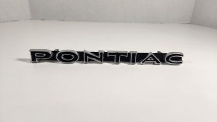 OEM 1970-71 PONTIAC LEMANS/TEMPEST ORIGINAL GRILL EMBLEM #477741