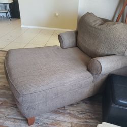 CHAISE
