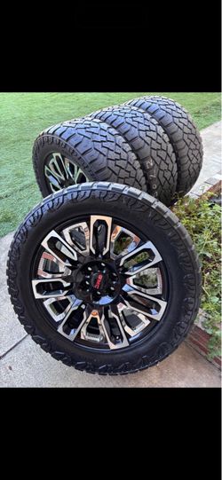 Chevy Silverado new 22 inches rims on 35x12.50/22 tires