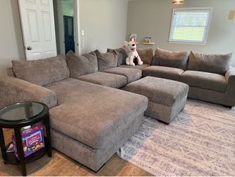 Sectional w/rolling foot rest
