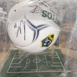 Soccer ⚽️ BALL signed By LA Galaxy Team (2017)