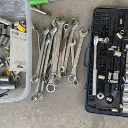Wrenches. Sockets. Complete Sets. 