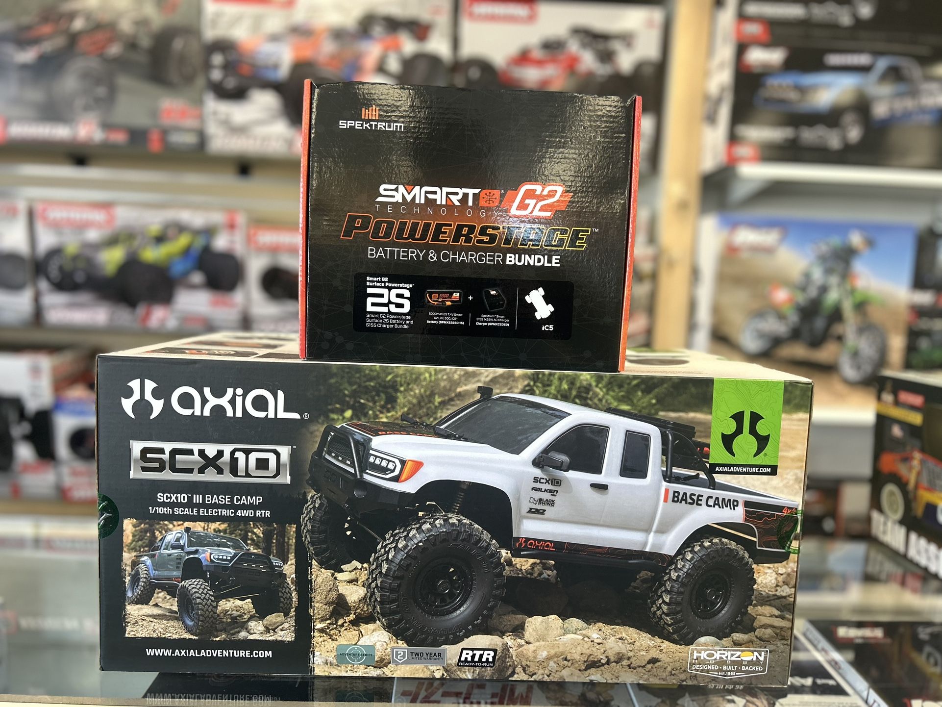 Axial SCX10 III Base Camp 1/10 4WD RTR W/Spektrum 2S Battery & Charger Combo