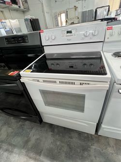 Whirlpool White Electric Range with Glass Cooktop