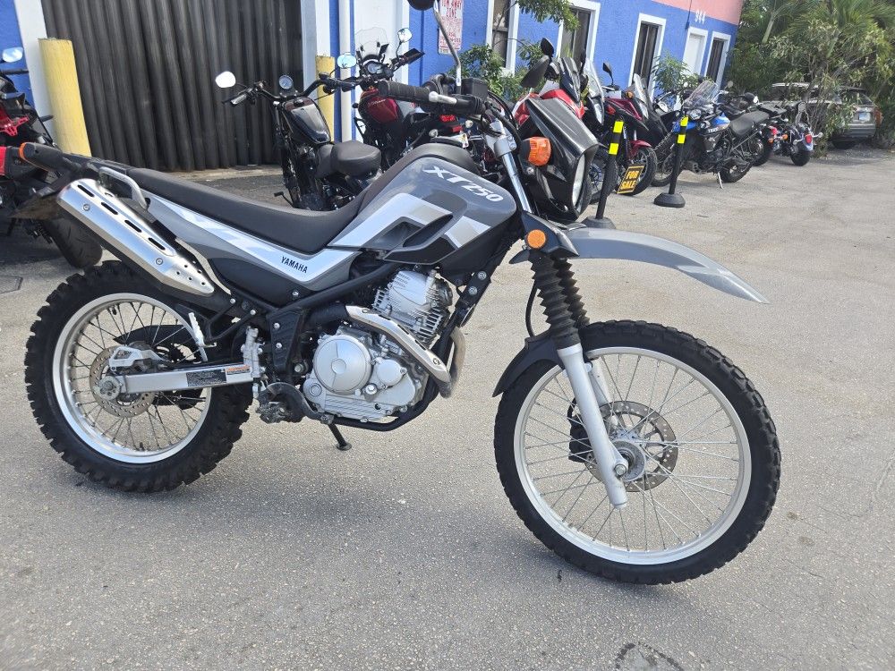 2023 Yamaha Xt 250 dual street legal