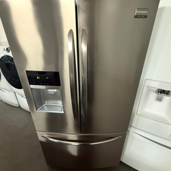 Frigidaire Refrigerator ( Fridge) Refrigerador