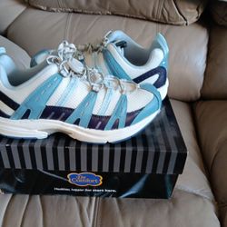 DR. COMFORT WOMAN'S SIZE 8W SNEAKERS 