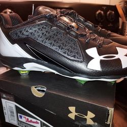 Under Armour Metal Cleats Size 8. Msrp$99.99