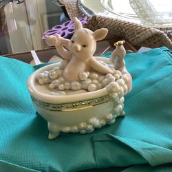 UniqueMusical PIGGIE  In bubble bath