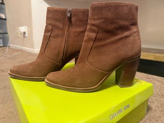 Gianni Bini Brown Suede Ankle Boots – Women’s Size 6.5 – Like New