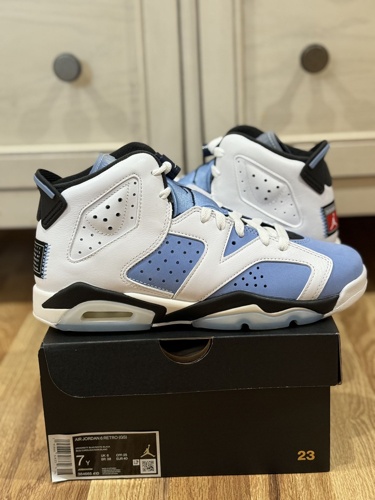 Jordan Retro 6 Unc Sz 7Y