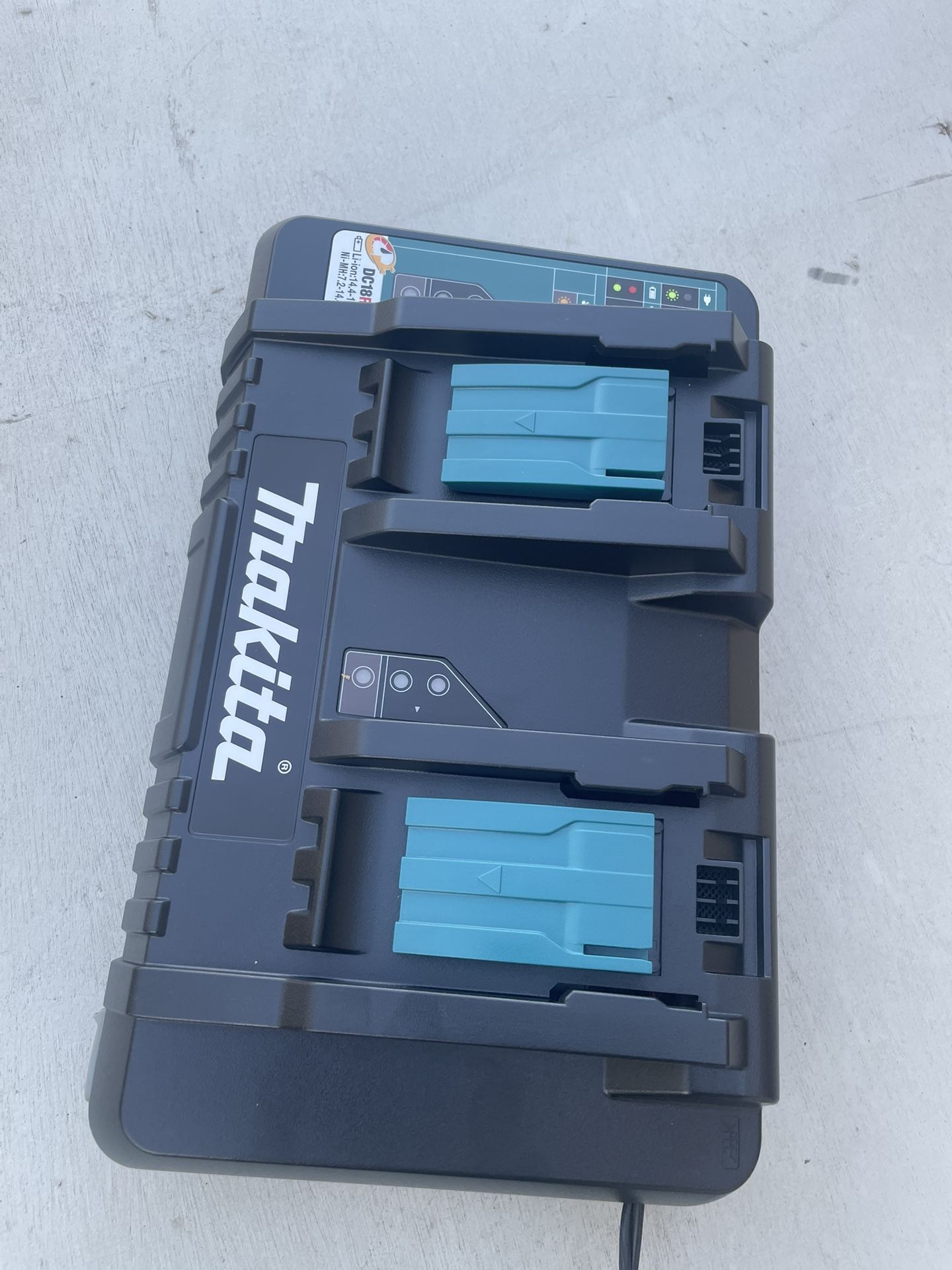 18V Lithium Ion Dual Port Rapid Optimum Charger by Makita