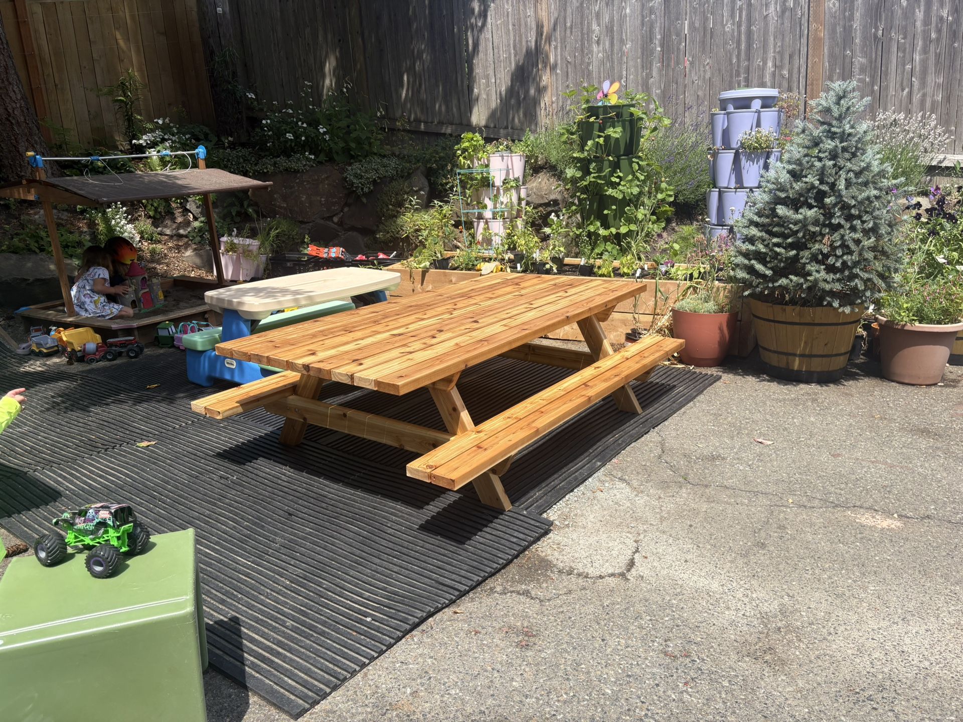 Custom-Built Douglas Fir Picnic Tables – Weatherproof & Made to Last!