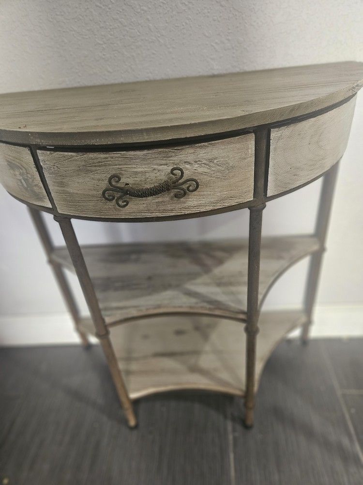 ACCENT TABLE