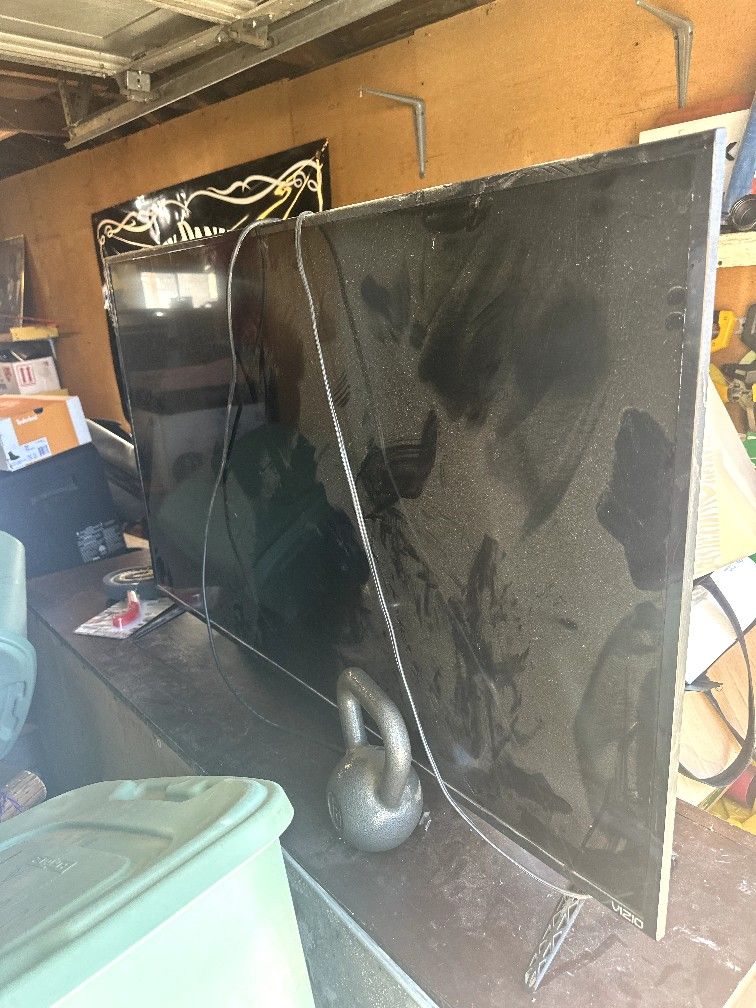35 Inch Vizio TV