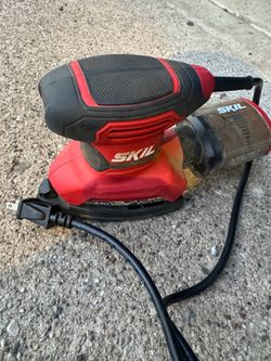 SKIL 120-Volt 1.2 -Amp Detail Sander with Dust Management