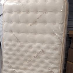 Twin Saatva Luxury Firm Mattress & Matching Boxspring Base!