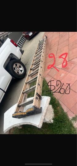 Excellent condition, 28 feet and more sizes available fiberglass extension, Ladders