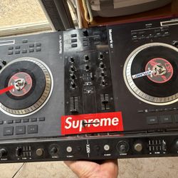 Numark NS7 Mixer