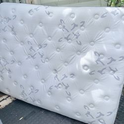 Queen Mattress And Box Spring 
