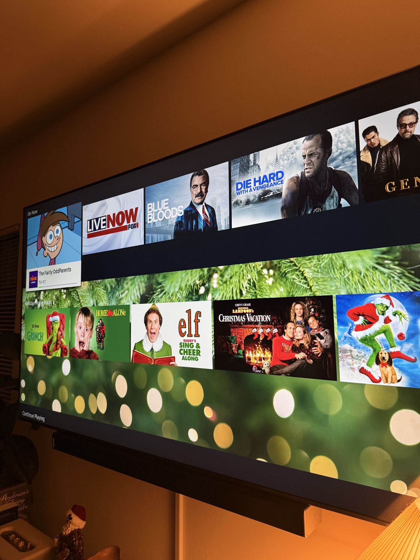 Samsung 65" 4K Smart TV WITH Wall Mount