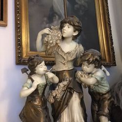 Beautifulq lamp statue signed $1,500  takes
