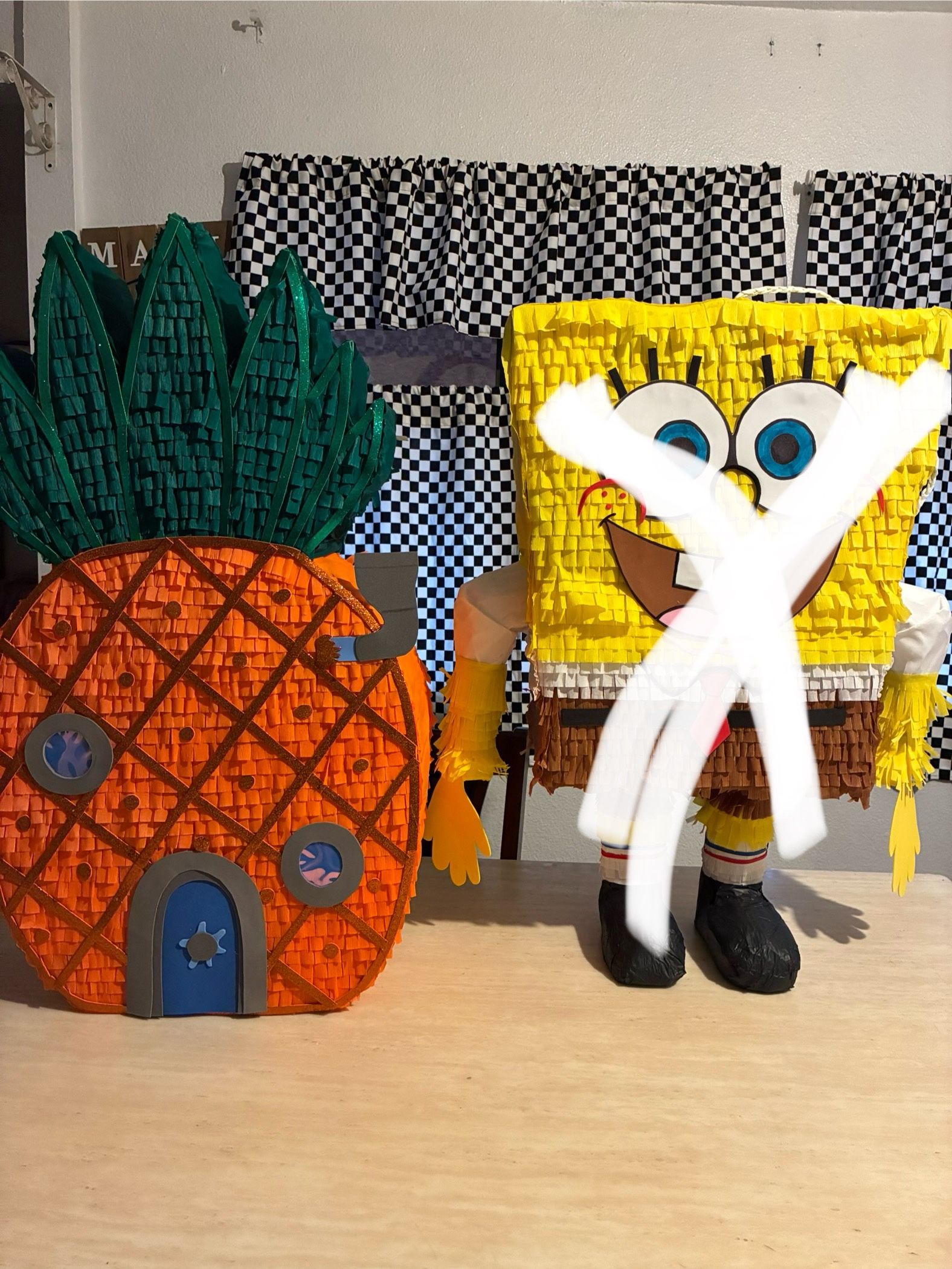 Pineapple Piñata (spongebob House)