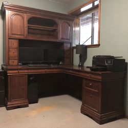 Luxury Mahogany Desk 