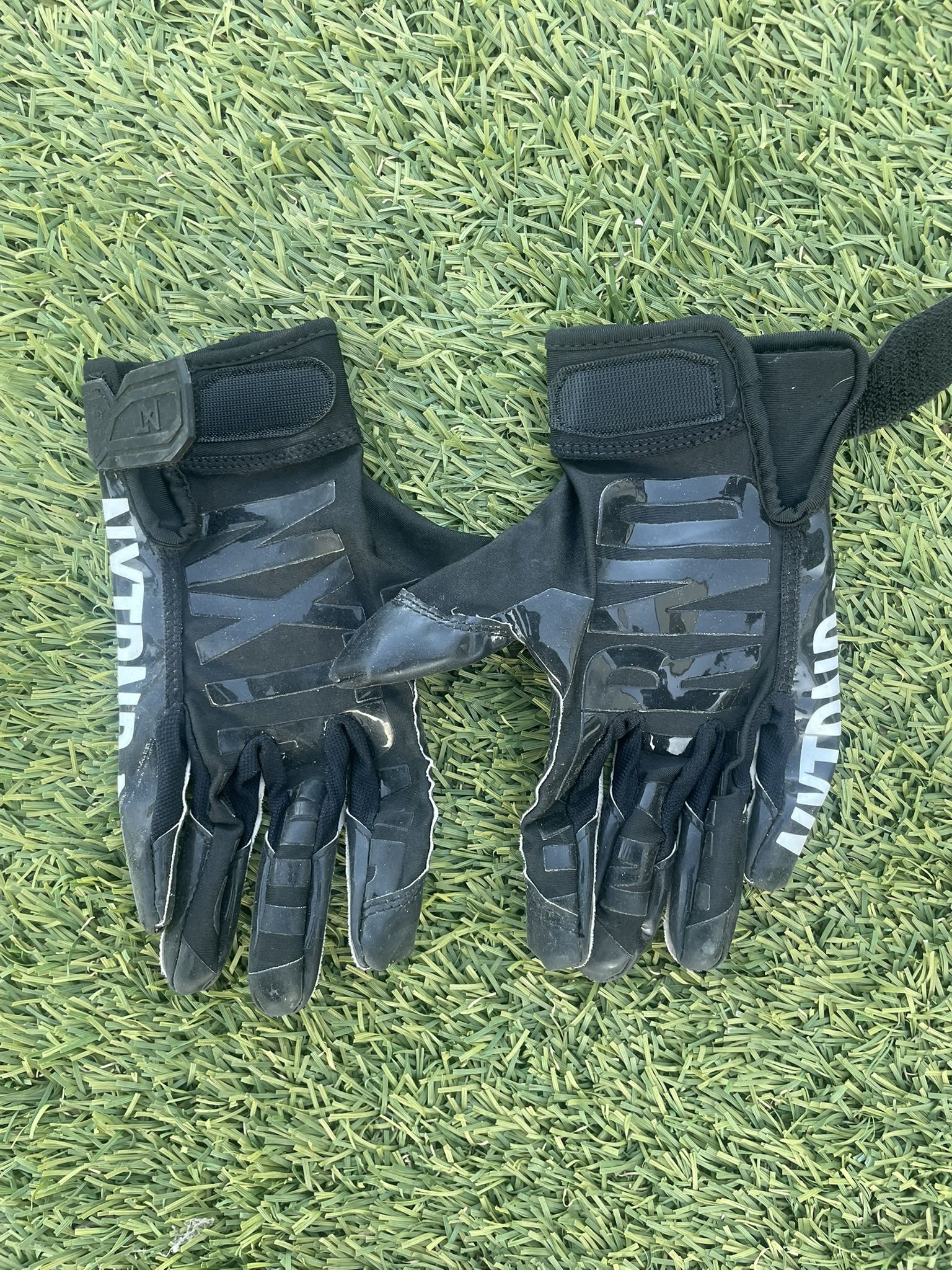 nxtrnd black football gloves xl