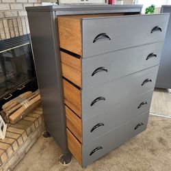 ✨✨GORGEOUS GRAY TALL SOLID WOOD 5 DRAWER DRESSER✨✨